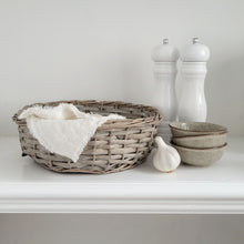 Load image into Gallery viewer, Round Wicker Basket
