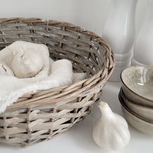 Load image into Gallery viewer, Round Wicker Basket