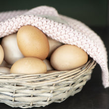 Load image into Gallery viewer, Round Wicker Basket